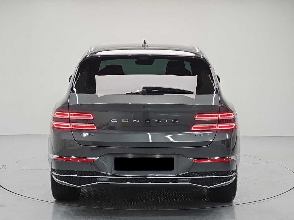 Genesis GV80 — photo 03