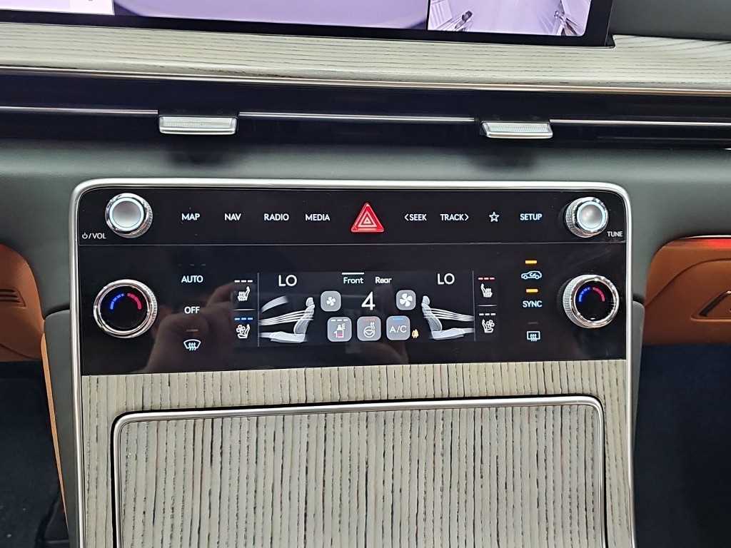 Genesis GV80 — photo 10