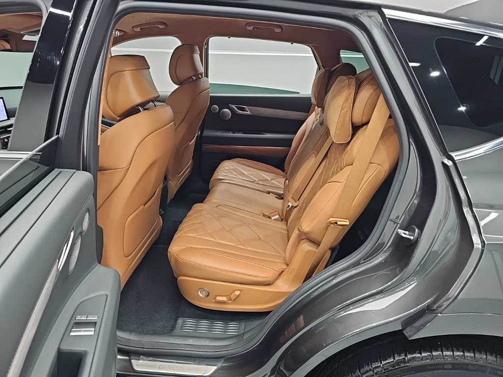 Genesis GV80 — photo 12