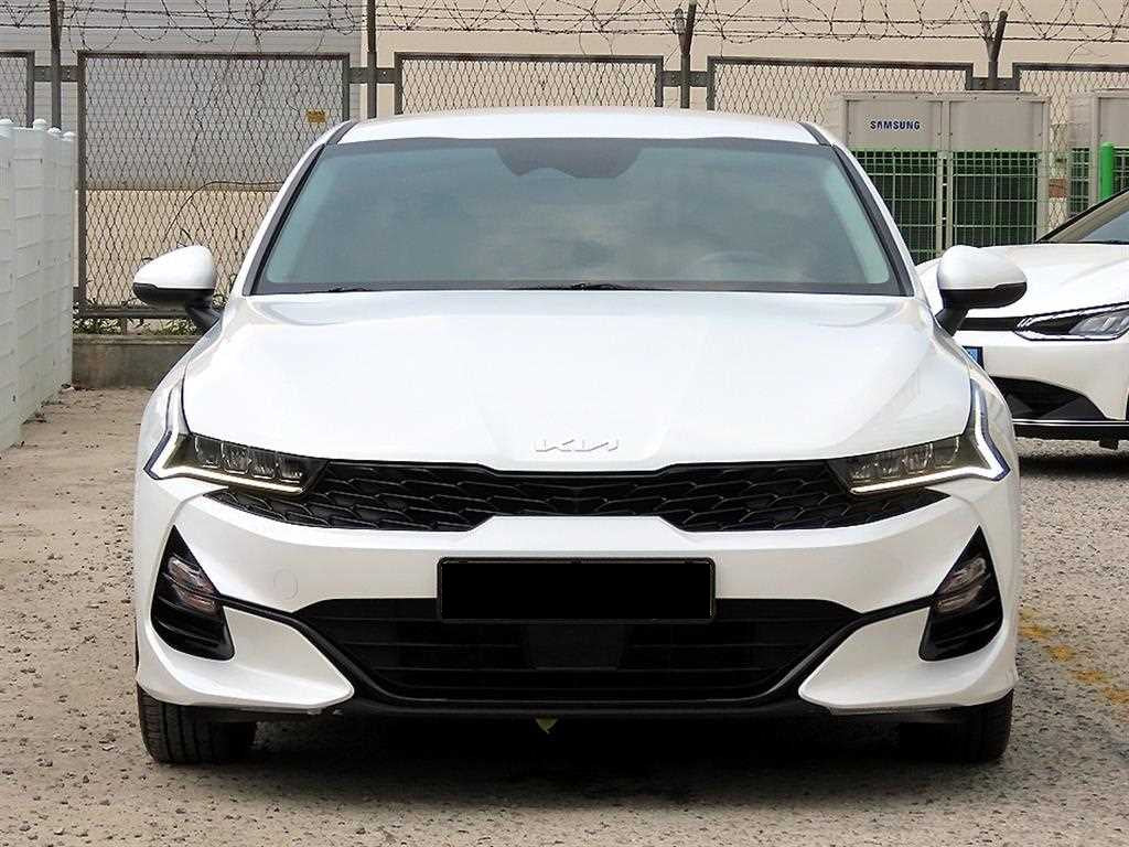 Kia K5 — photo 01