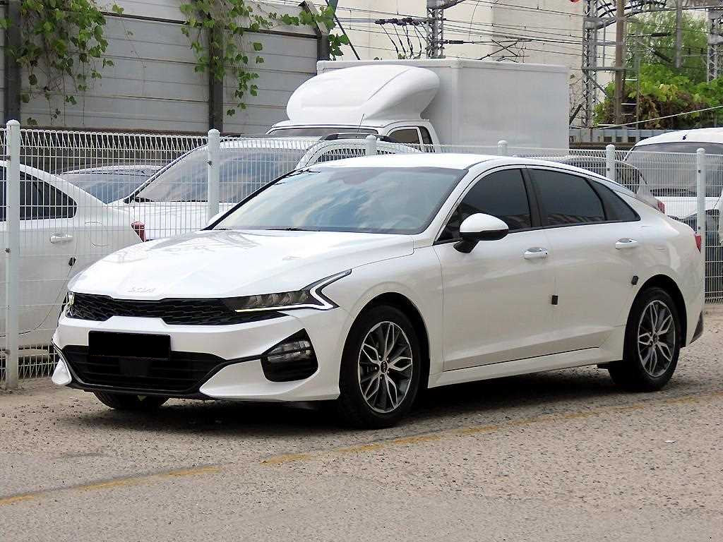 Kia K5 — photo 02