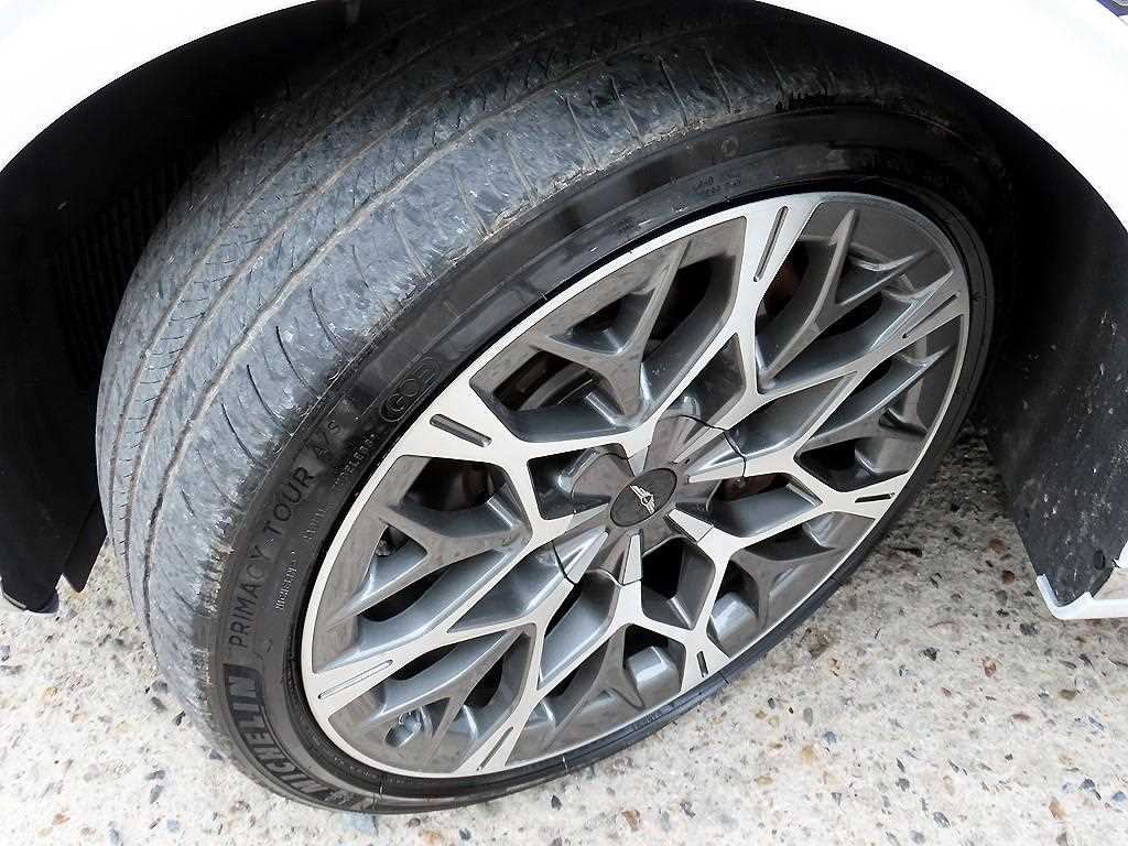 Genesis G90 — photo 20