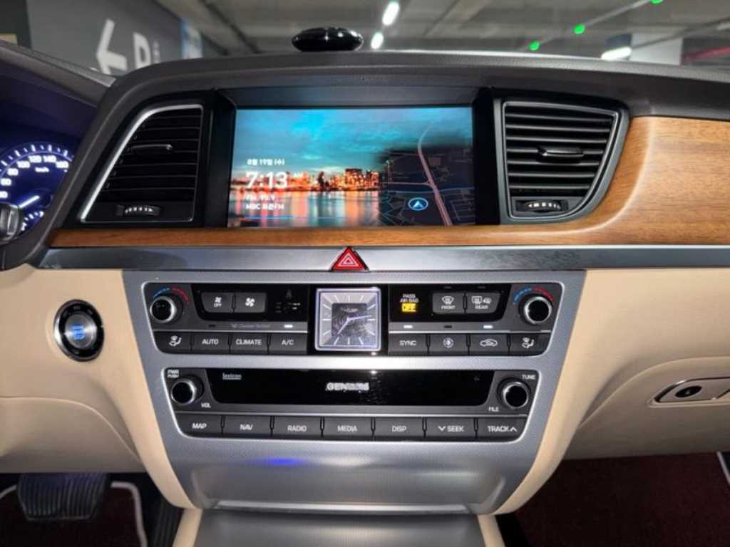 Genesis G80 — photo 11