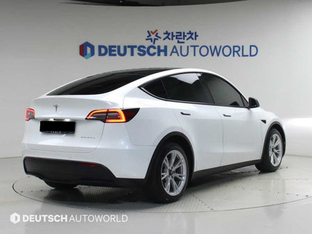Tesla Model Y — photo 02