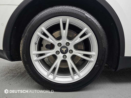 Tesla Model Y — photo 05