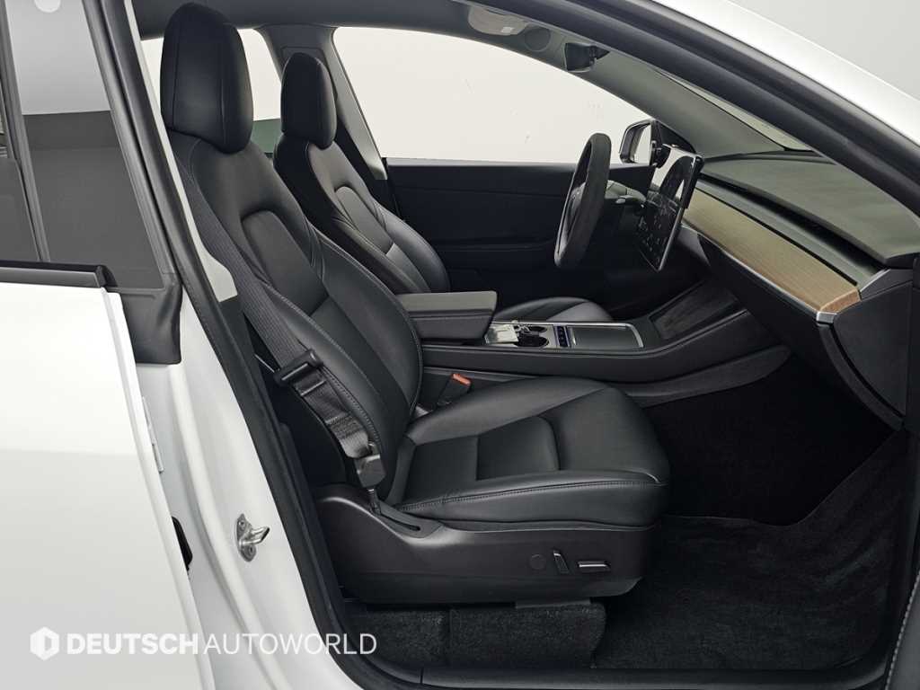 Tesla Model Y — photo 10