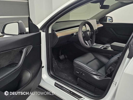 Tesla Model Y — photo 11