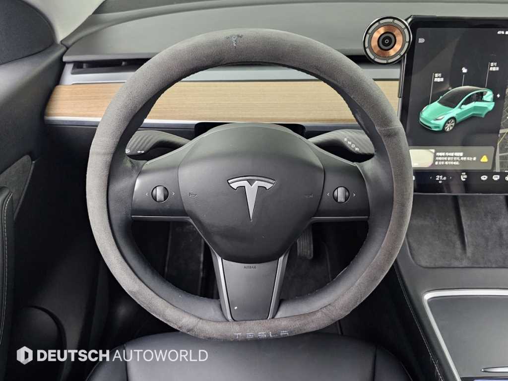 Tesla Model Y — photo 13
