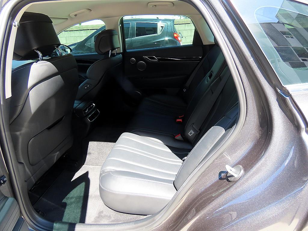Genesis G80 — photo 06
