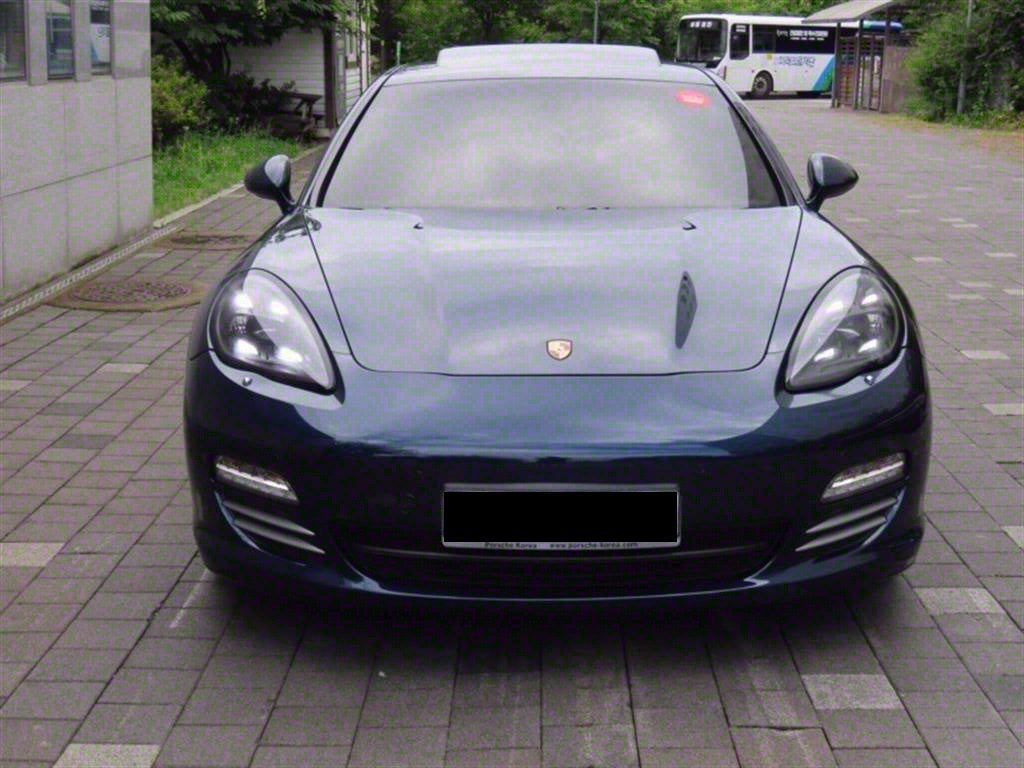 Porsche Panamera — photo 01