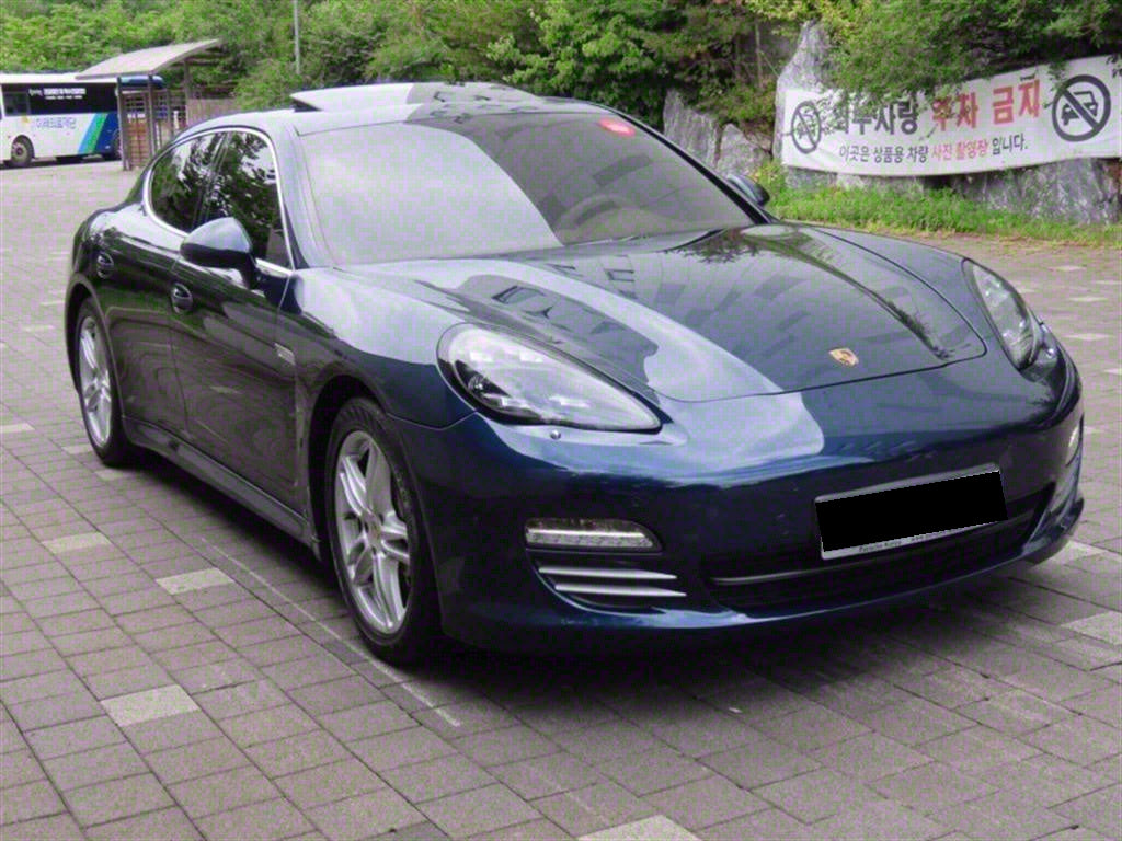Porsche Panamera — photo 02