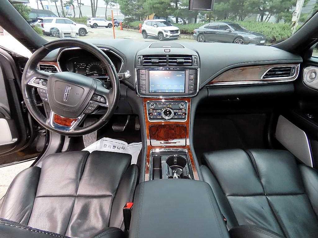 Lincoln Continental — photo 07
