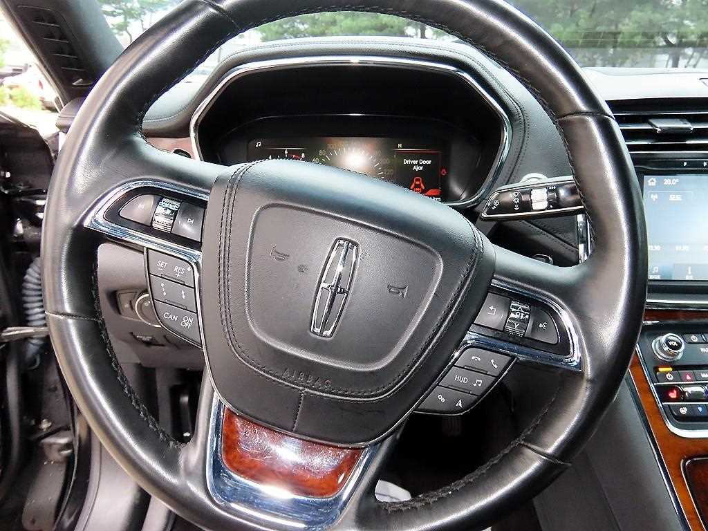 Lincoln Continental — photo 08