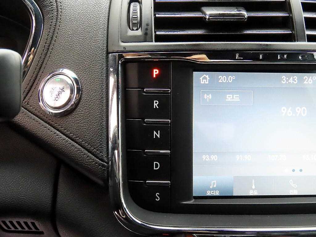Lincoln Continental — photo 11