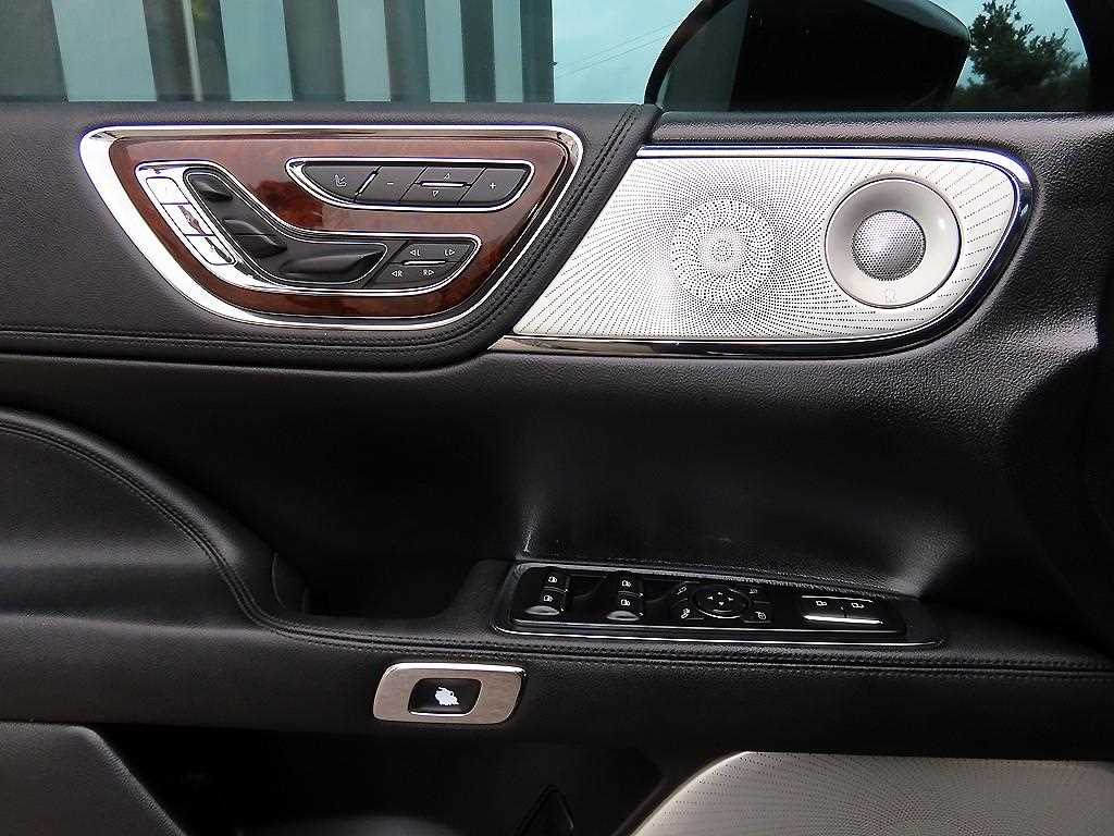 Lincoln Continental — photo 12