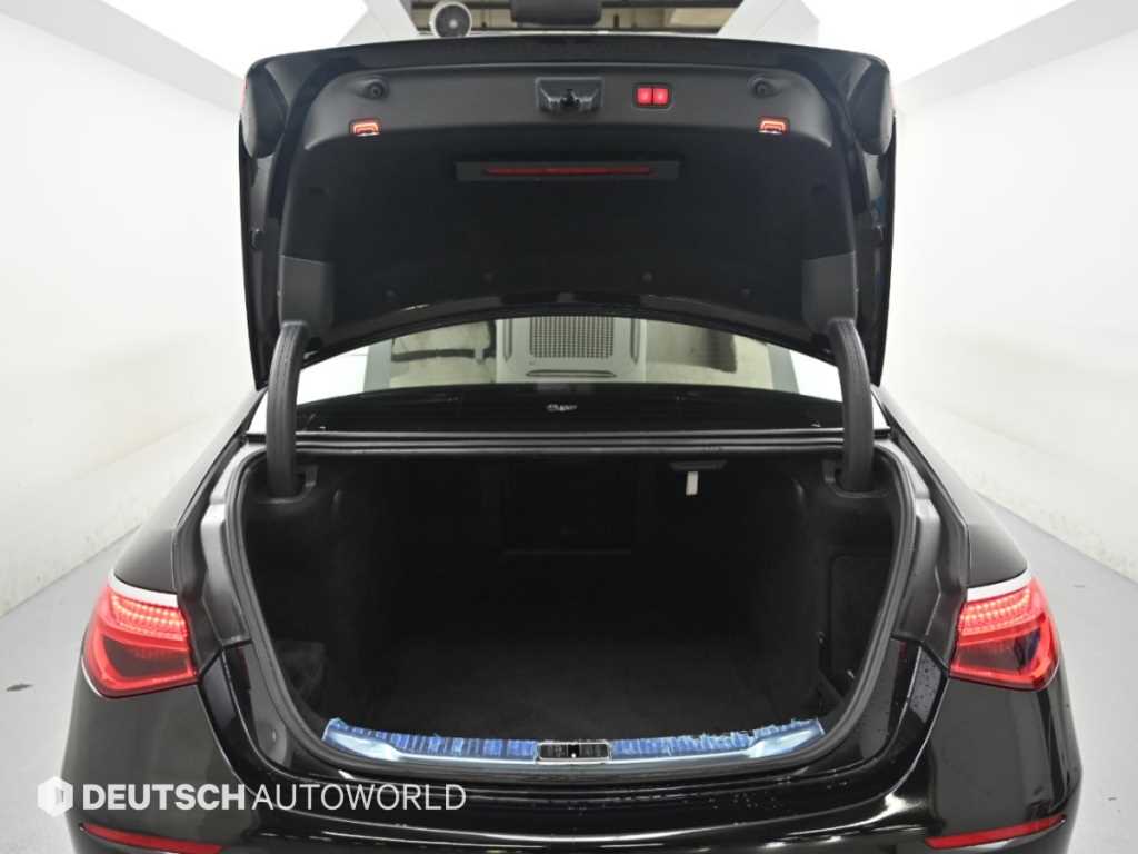 Mercedes-Benz S-Class — photo 19