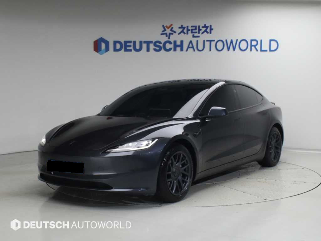 Tesla Model 3 — photo 01