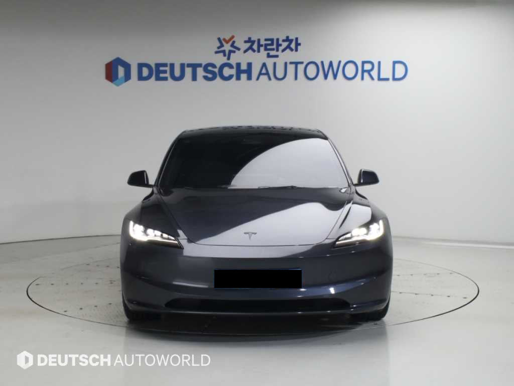 Tesla Model 3 — photo 03