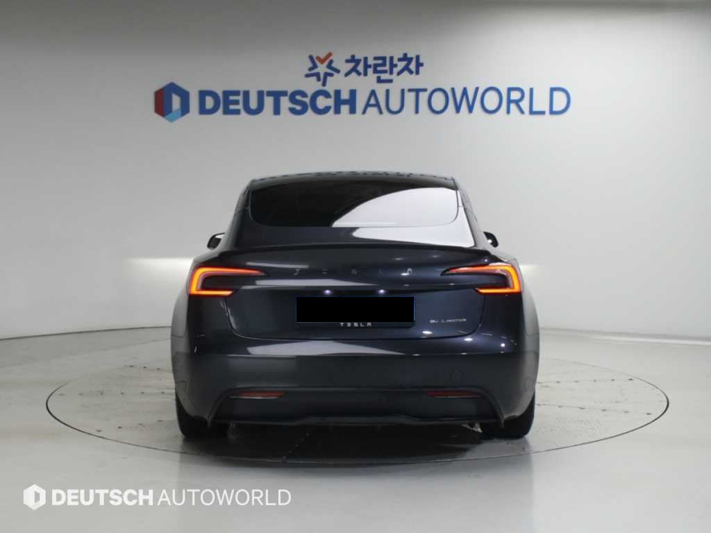 Tesla Model 3 — photo 04