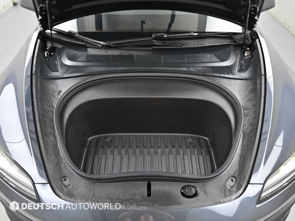 Tesla Model 3 — photo 06