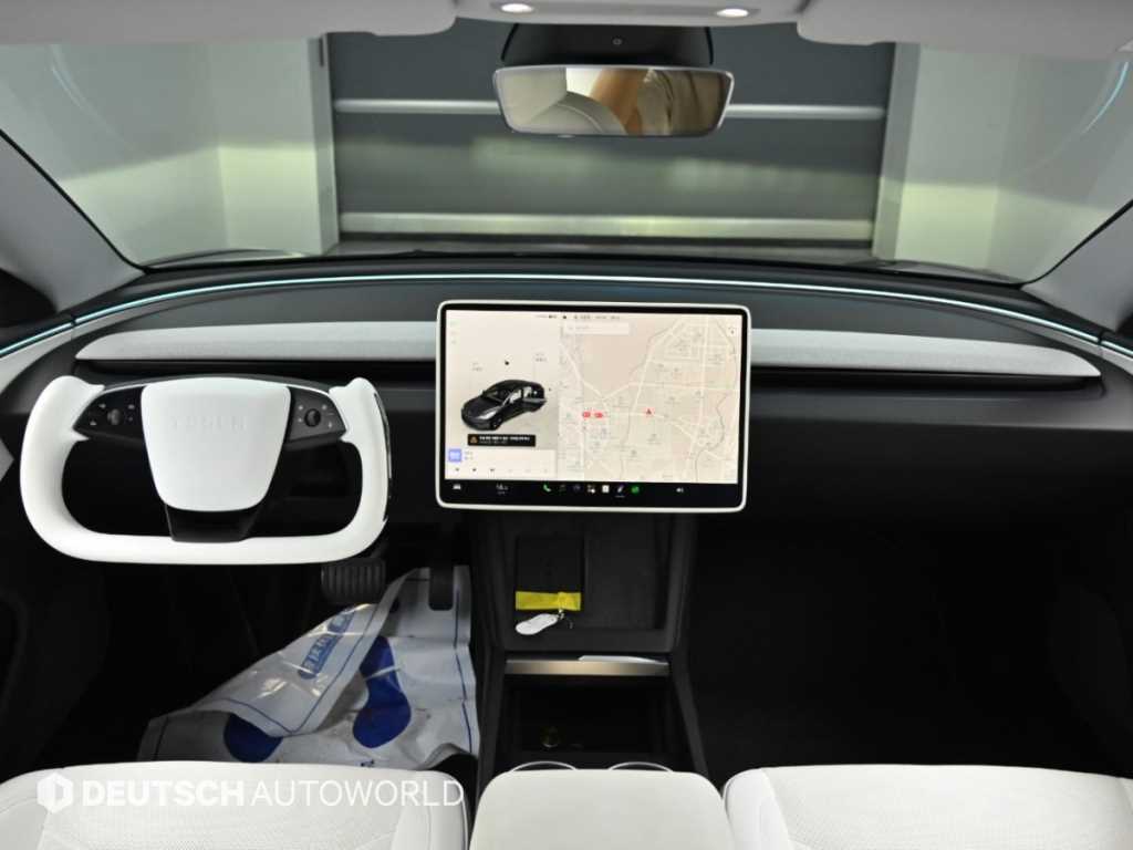 Tesla Model 3 — photo 07