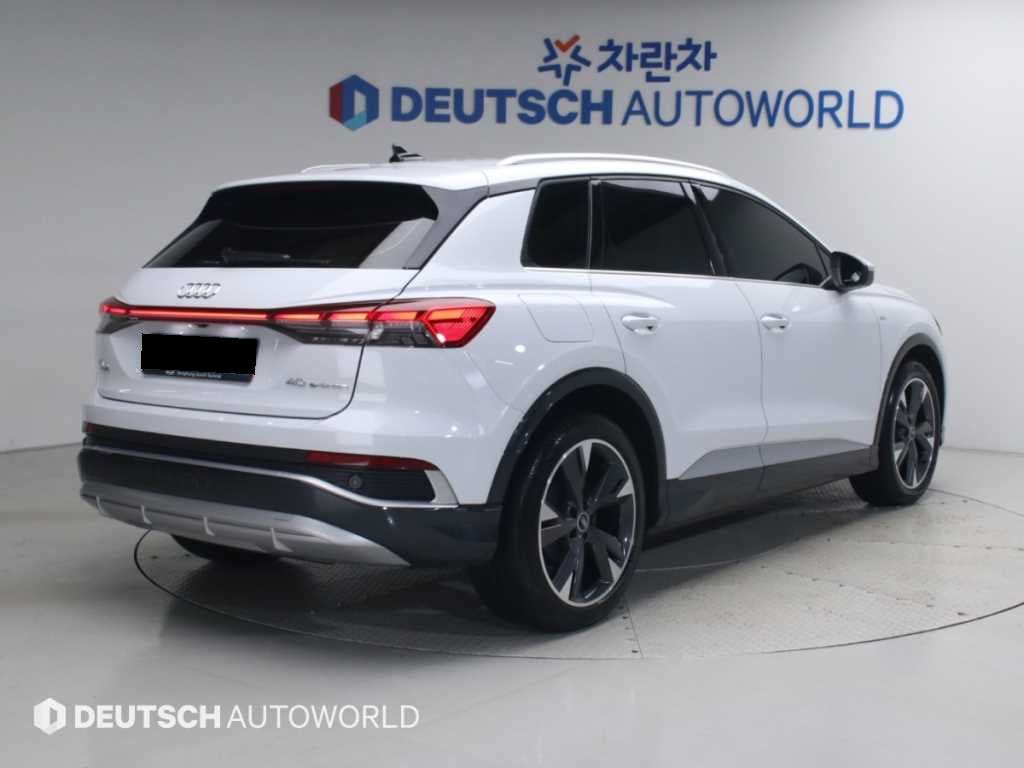 Audi Q4 e-tron — photo 02