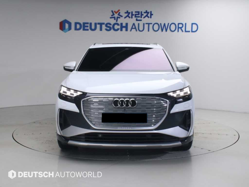 Audi Q4 e-tron — photo 03