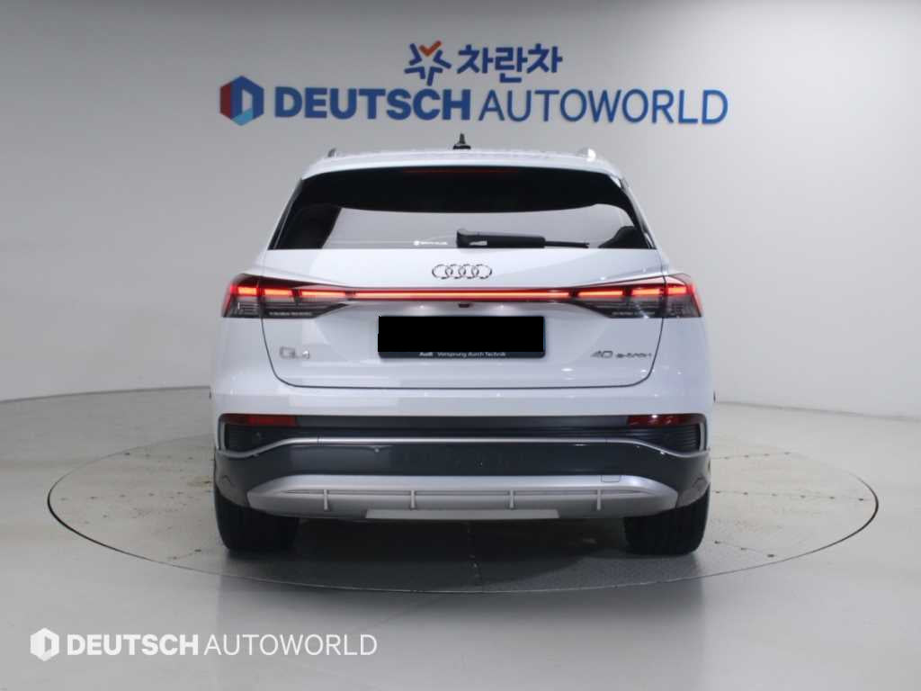 Audi Q4 e-tron — photo 04