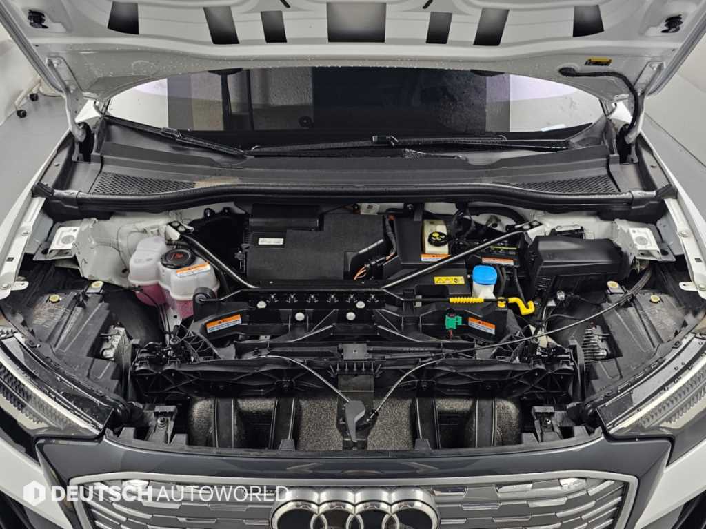Audi Q4 e-tron — photo 06