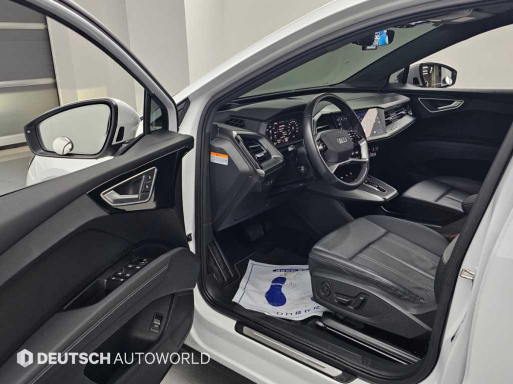 Audi Q4 e-tron — photo 11