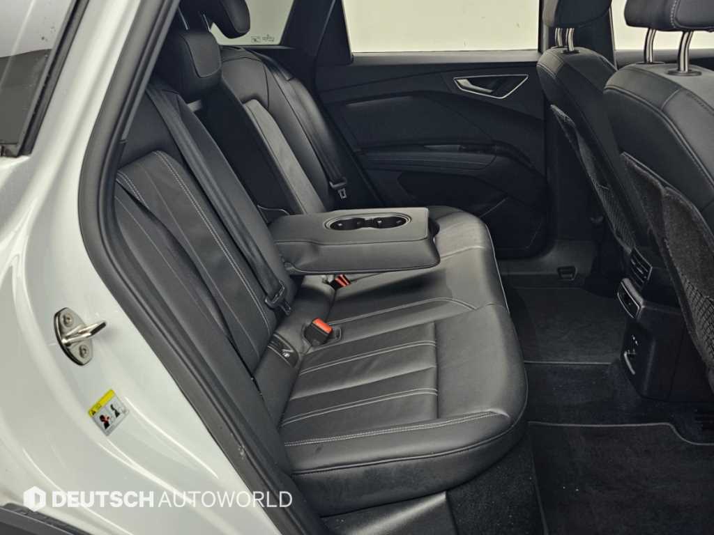 Audi Q4 e-tron — photo 12