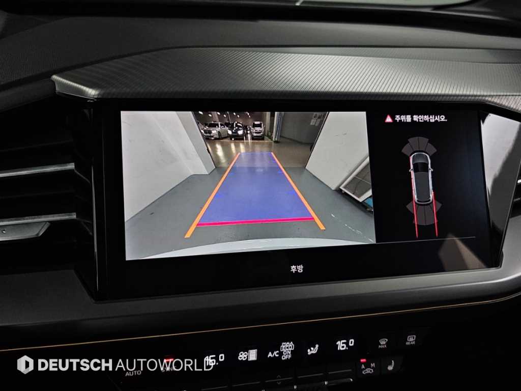 Audi Q4 e-tron — photo 15