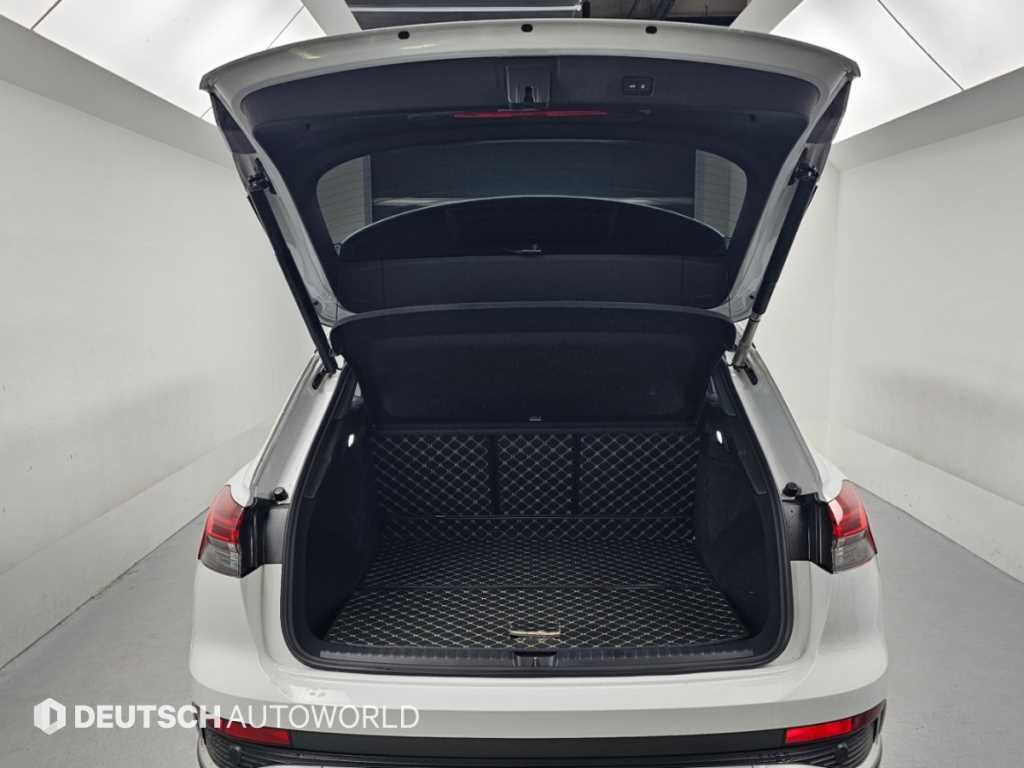 Audi Q4 e-tron — photo 19