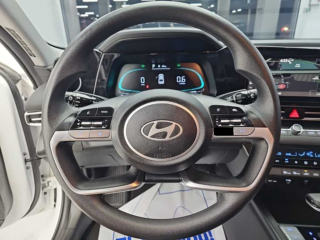 Hyundai Avante — photo 09