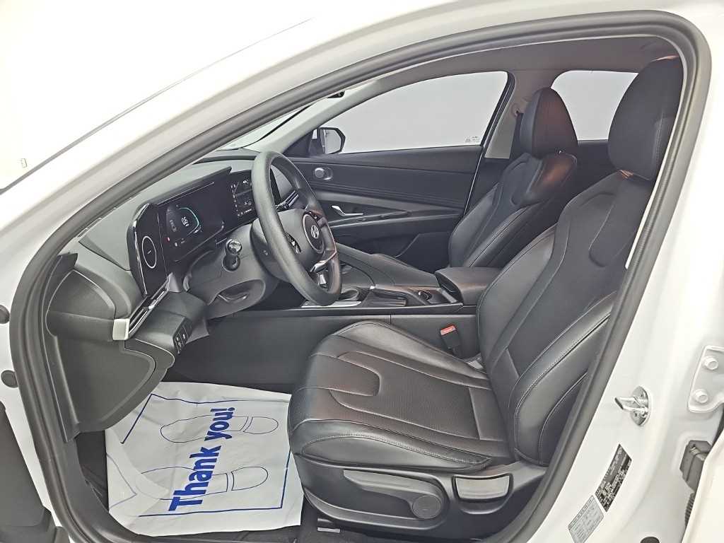 Hyundai Avante — photo 11