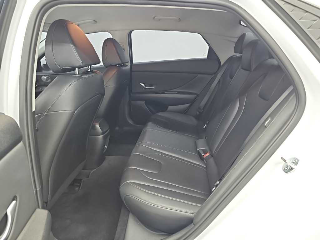 Hyundai Avante — photo 12