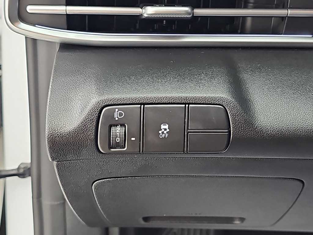 Hyundai Avante — photo 17