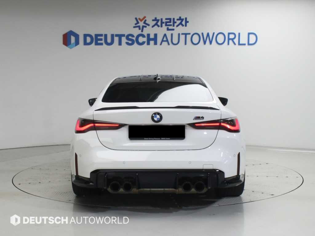 BMW M4 — photo 04