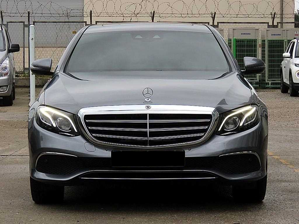 Mercedes-Benz E-Class — photo 01
