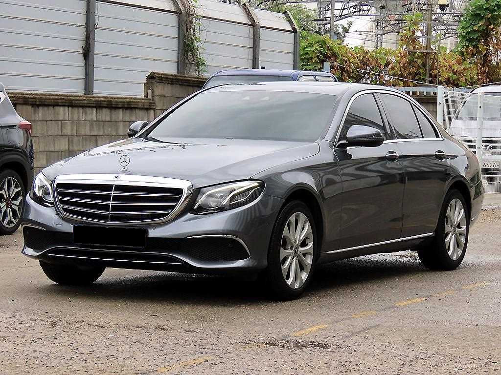 Mercedes-Benz E-Class — photo 02
