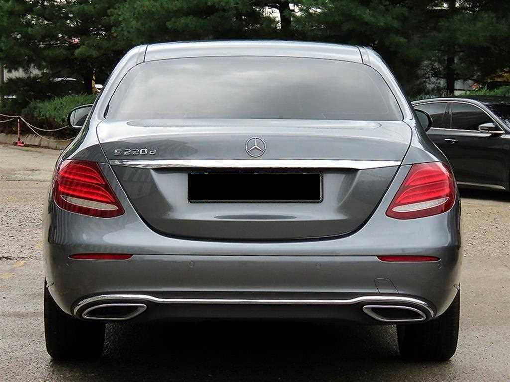 Mercedes-Benz E-Class — photo 04