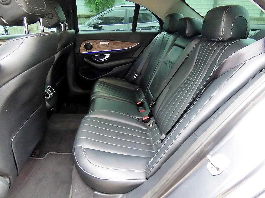 Mercedes-Benz E-Class — photo 06