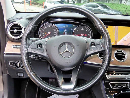 Mercedes-Benz E-Class — photo 08