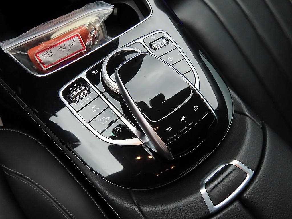 Mercedes-Benz E-Class — photo 12
