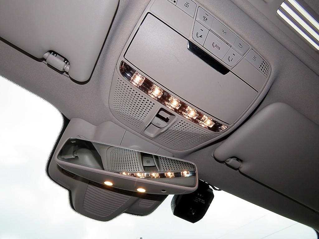 Mercedes-Benz E-Class — photo 15