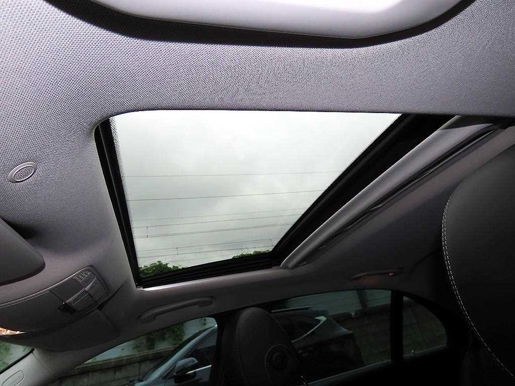 Mercedes-Benz E-Class — photo 16