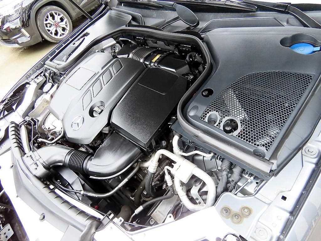 Mercedes-Benz E-Class — photo 19