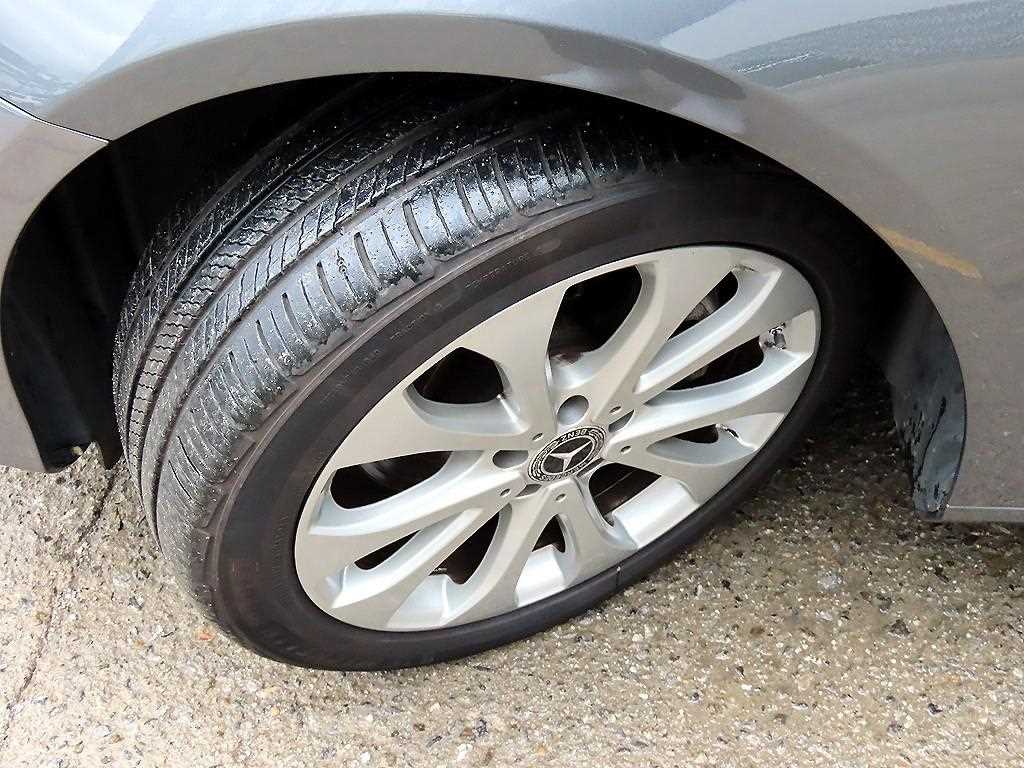 Mercedes-Benz E-Class — photo 20