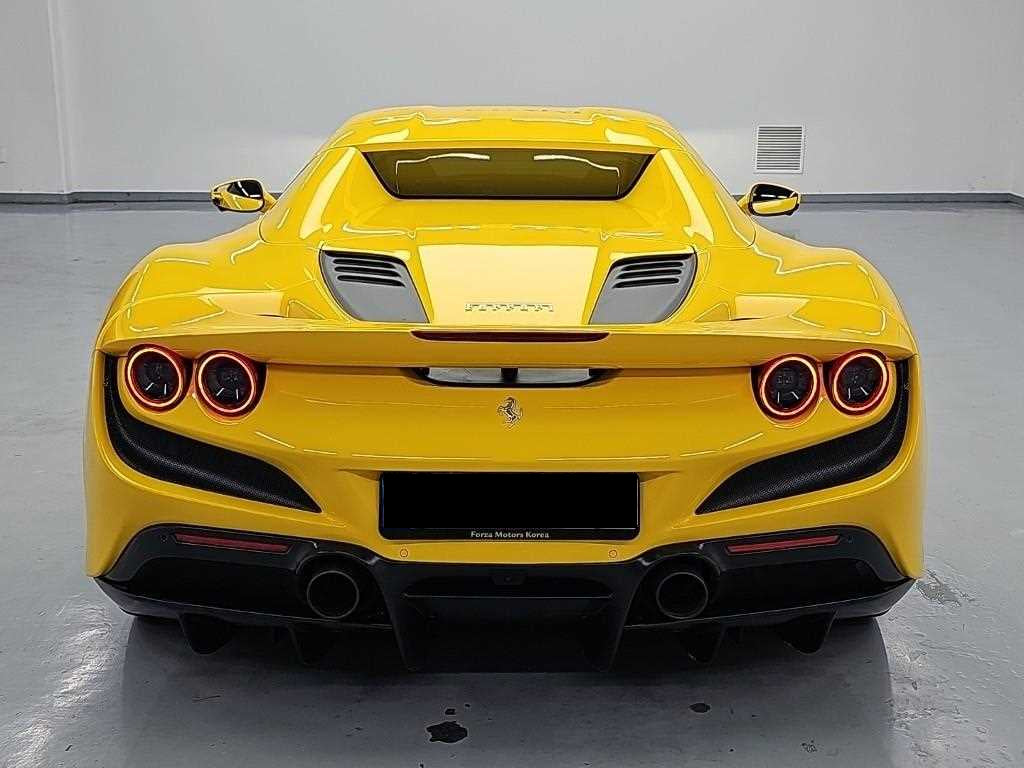 Ferrari F8 — photo 03