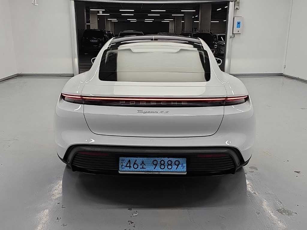 Porsche Taycan — photo 03
